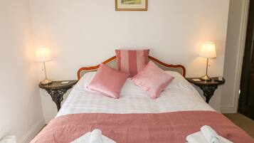 Cottage | 4 bedrooms, individually decorated, individually furnished, free WiFi