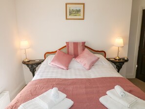Cottage | Individually decorated, individually furnished, free WiFi