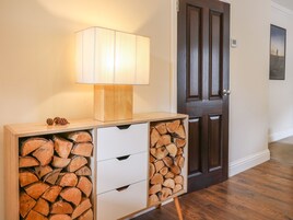 Cottage | 4 bedrooms, individually decorated, individually furnished, free WiFi