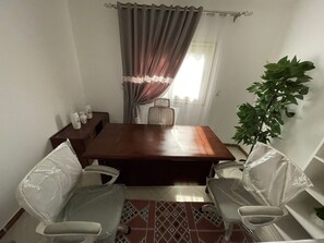 Interior - شقة تطل على  شارع التسعين الشمالي (Cairo Governorate)