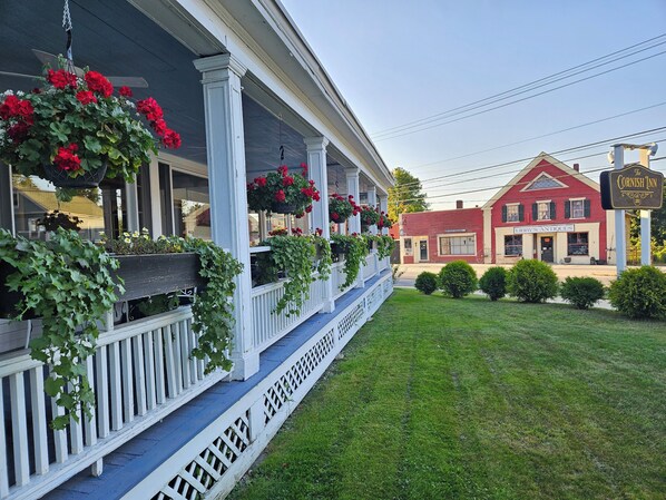 Terrace/patio - The Cornish Inn (Cornish)