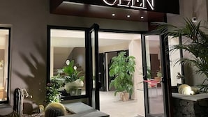 A modern building with a sign that reads "OLEN". - Ollen apartments (Catania)