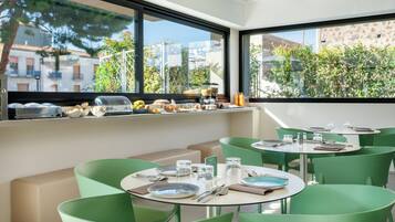 Café da manhã (EUR 12 por pessoa)