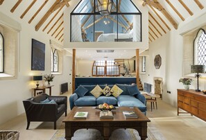 Smart-TV, Bücher, Stereoanlage