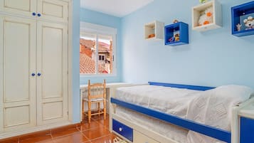 3 bedrooms, iron/ironing board, free WiFi, bed sheets
