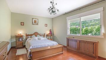 3 dormitorios, tabla de planchar con plancha, wifi gratis y ropa de cama