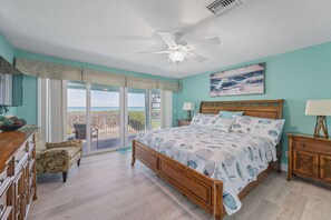 4 bedrooms, desk, free WiFi, bed sheets