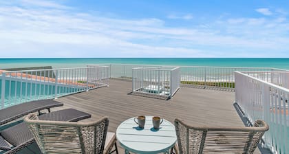 Direct Oceanfront Hideaway Beach House 3 story with Rooftop Terrace!