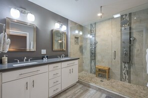Badewanne, Haartrockner, Shampoo
