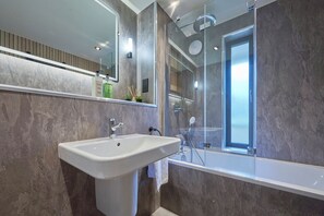 Ferienhaus | Badezimmer | Dusche, Haartrockner