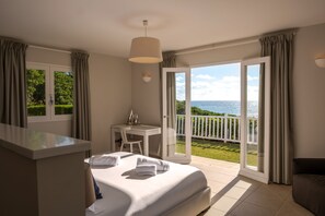 6 chambres, coffres-forts dans les chambres, fer et planche à repasser