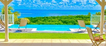 Petite Grenade - View, sea access, infinity pool and tennis court