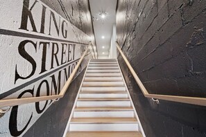 Interior - ★1/2 Block from King Street, King Bed In the ♥ of Old Town ~ Free Parking★ (Alexandria)