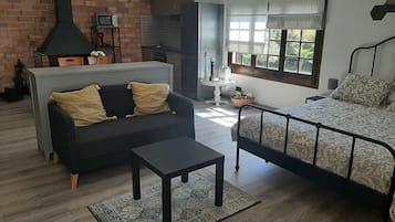 1 habitación, tabla de planchar con plancha, wifi gratis y ropa de cama