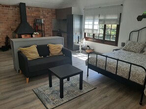 1 室のベッドルーム、アイロン / アイロン台、WiFi (無料)、ベッドシーツ