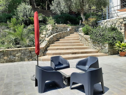 HOUSE/LOFT WITH SEA VIEWS, LARGE SWIMMING POOL, VERY QUIET. 2.5 KM FROM THE BEACH