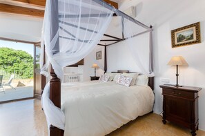 4 bedrooms, iron/ironing board, free WiFi, bed sheets - Villa for 8 guests with pool and barbecue, YourHouse Son Punta (Felanitx)