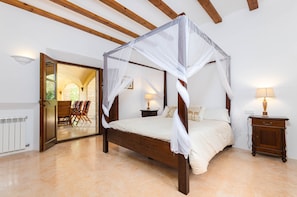 4 bedrooms, iron/ironing board, free WiFi, bed sheets - Villa for 8 guests with pool and barbecue, YourHouse Son Punta (Felanitx)