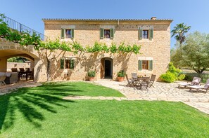 Outdoor dining - Villa for 8 guests with pool and barbecue, YourHouse Son Punta (Felanitx)