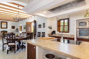 Fridge, microwave, oven, dishwasher - Villa for 8 guests with pool and barbecue, YourHouse Son Punta (Felanitx)