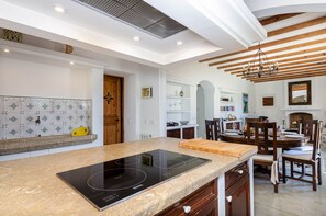 Fridge, microwave, oven, dishwasher - Villa for 8 guests with pool and barbecue, YourHouse Son Punta (Felanitx)