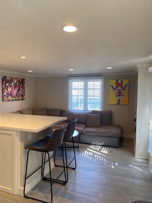 Smart TV, videojuegos, reproductor de DVD y libros 