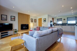 Cottage | Living area - Riverside Park 4 (Keswick)