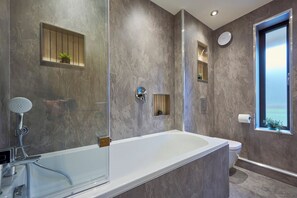 Cottage | Bathroom | Shower - Riverside Park 4 (Keswick)
