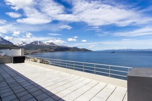 Deluxe Studio Suite, 2 Queen Beds, Balcony, Ocean View | Terrace/patio