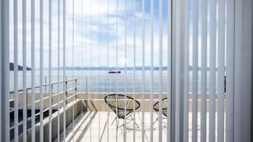 Studio Suite Deluks, 2 Tempat Tidur Queen, balkon, pemandangan samudra | Teras/patio