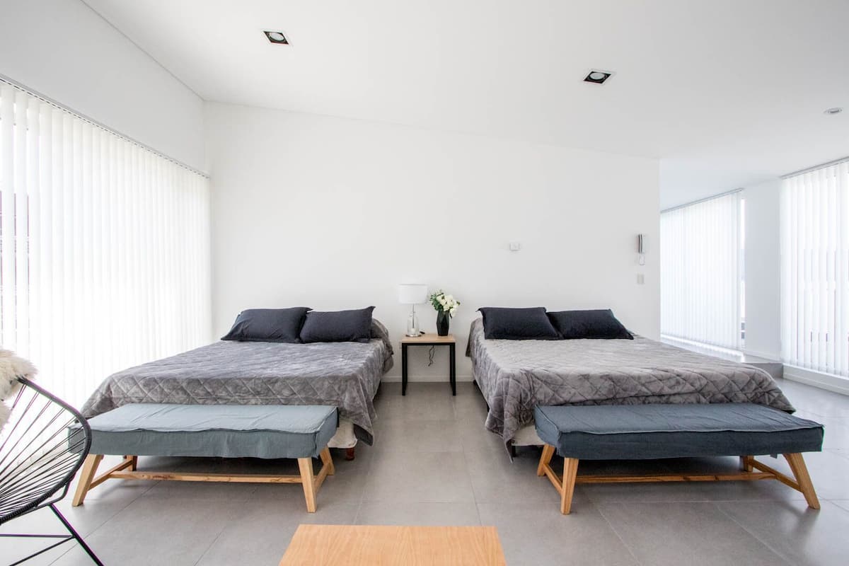 Studiosvit Deluxe - 2 queensize-sängar - balkong - havsutsikt | 2 sovrum, sängtillbehör av högsta kvalitet och duntäcken