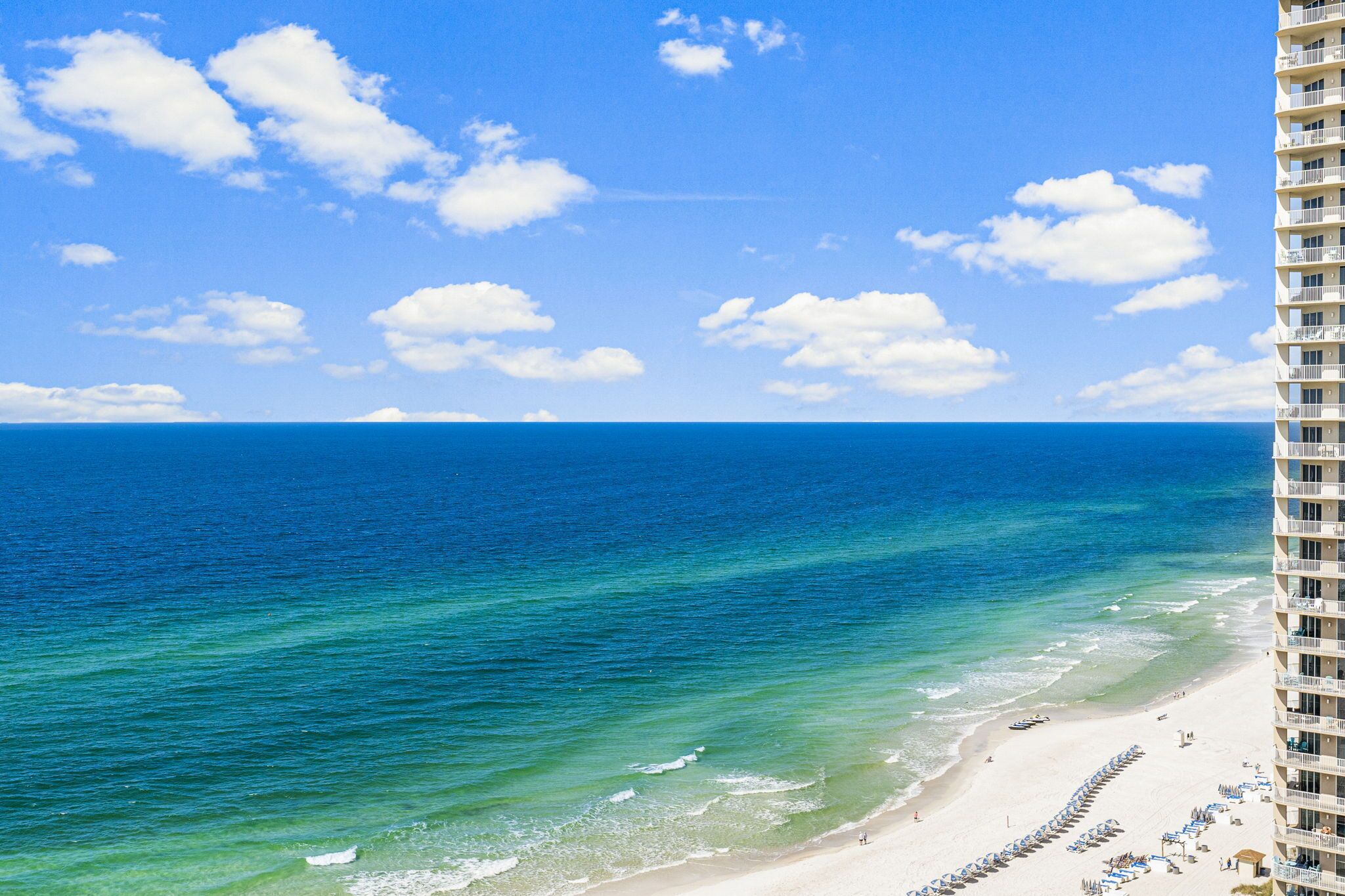 Plage, chaises longues