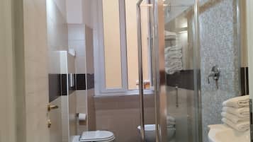 Grand Room | Bathroom | Shower, free toiletries, hair dryer, slippers