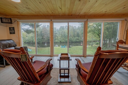 Middle of nowhere river retreat!