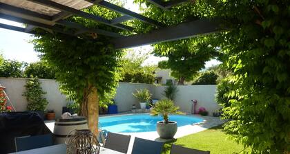 Charming villa with pool in a quiet, leafy setting, 20 min. from Aix-en-Provence