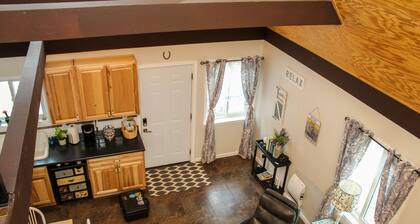 Keith Château; A Cheerful A-Frame Cabin ❤️