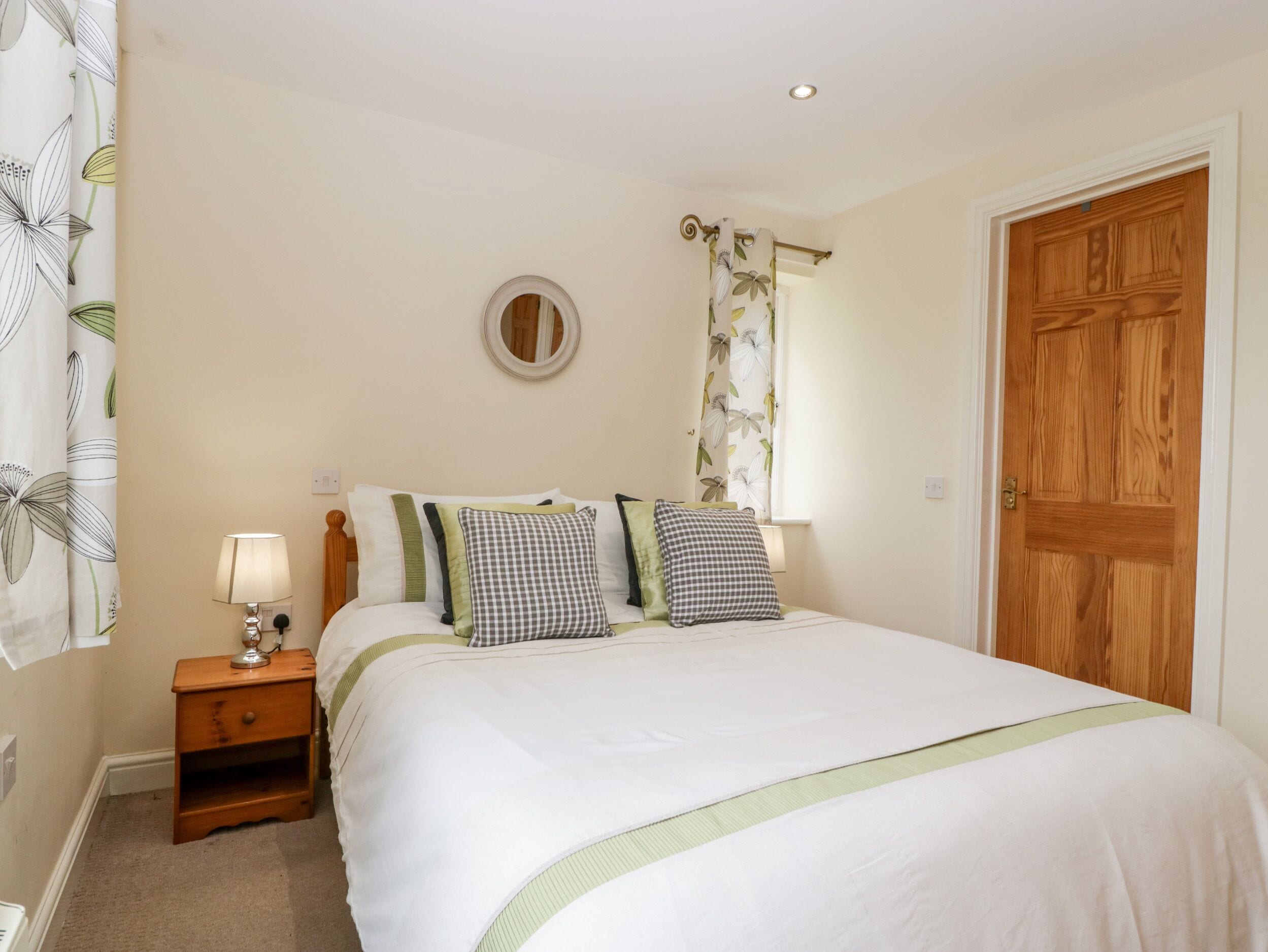 Cottage | 2 bedrooms, individually decorated, individually furnished, free WiFi