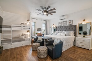 1 bedroom, desk, iron/ironing board, WiFi