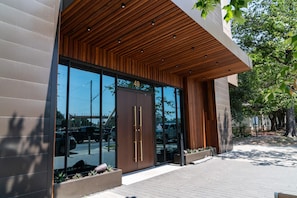 Property entrance - Austin Condo Hotel (Austin)