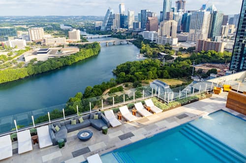 Piscine extérieure, accès possible de 6 h à minuit, cabanas gratuites
