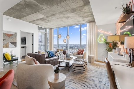 Elite Penthouse, 2 Bedrooms, Balcony, Lake View | Living area | 50-inch flat-screen TV with cable channels, TV. Austin Condo Hotel