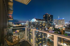 Royal Condo, 1 Bedroom, Balcony, City View | Balcony - Austin Condo Hotel (Austin)