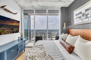 Apartamento Confort, 1 habitación, balcón, vistas a la ciudad | Ropa de cama de alta calidad y colchones con acolchado adicional