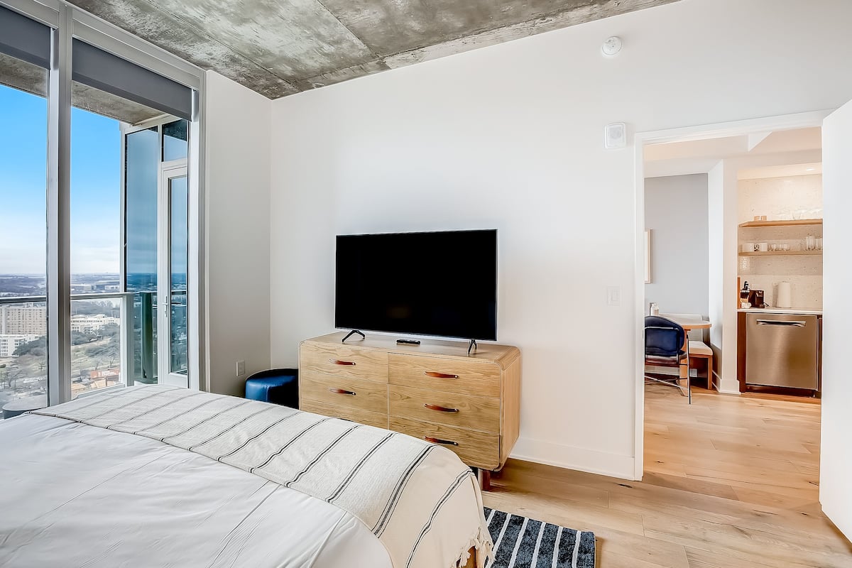 Premium suite, 1 slaapkamer, balkon, uitzicht op rivier | 1 slaapkamer, luxe beddengoed, pillowtop-bedden, individueel gedecoreerd