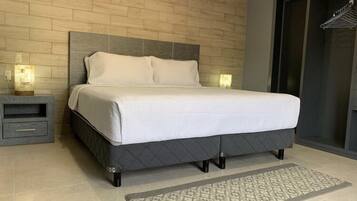 Habitación superior | Ropa de cama de alta calidad y edredones de plumas