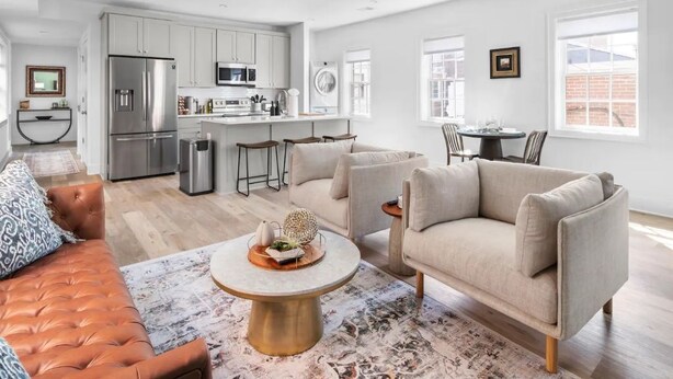 A modern living space with a kitchen, dining area, and seating. - ★1/2 Block to King Street, King Bed ~ Free Parking★ (Alexandria)