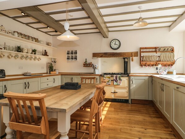 Refrigerador, lavavajillas, tetera/pava eléctrica, tostadora