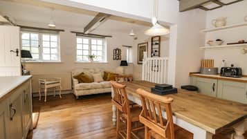 Cottage | Private kitchen | Fridge, dishwasher, electric kettle, toaster