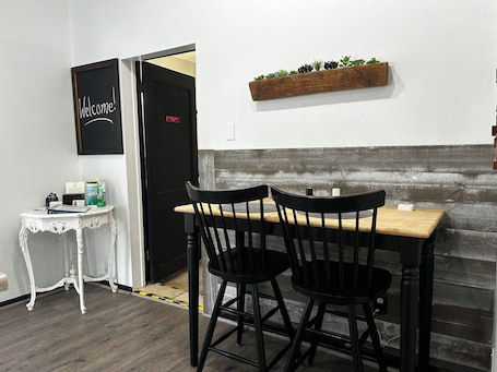 Dining. Private, Beautiful apartment in historic district 1/1