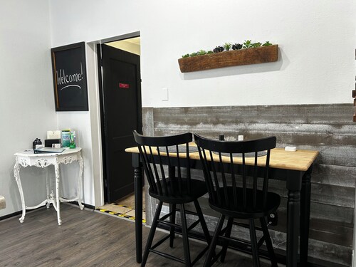 Private, Beautiful apartment in historic district 1/1